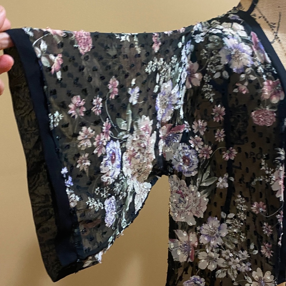 Steve Madden Floral Sheer Kimono Cardigan. Fits Small-Medium.  NWOT - Picture 4 of 5